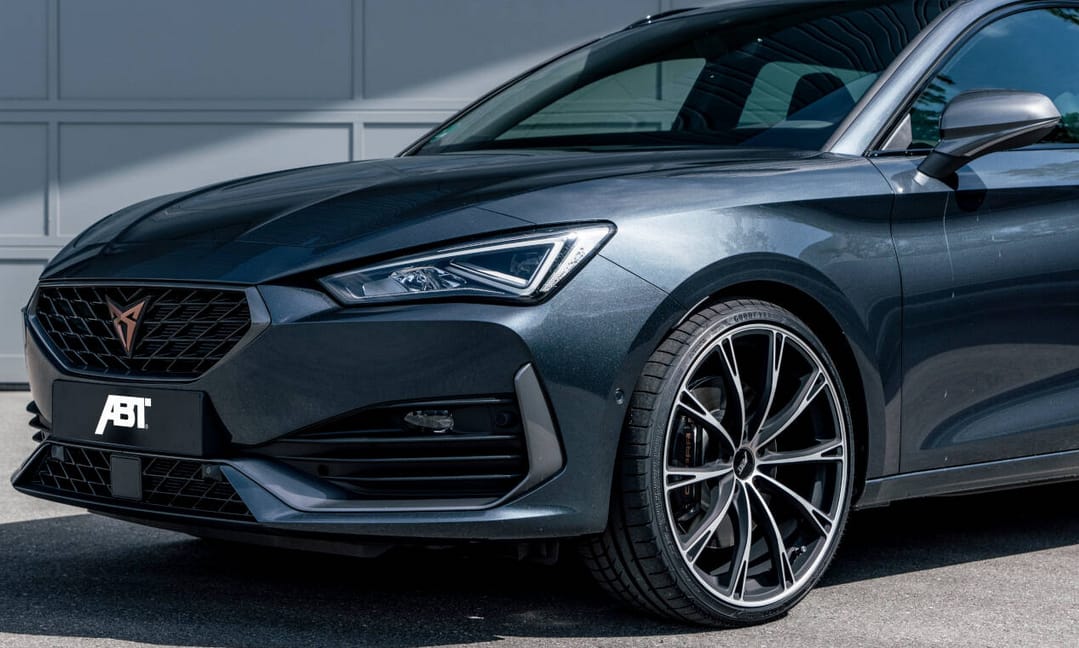 370 lóerős lett a Cupra Leon sportkombi