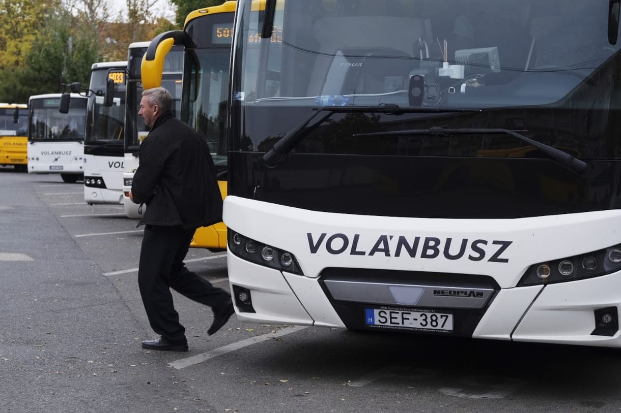 A Volánbusznál fel kell kötni a gatyát, januártól verseny lesz az utakon