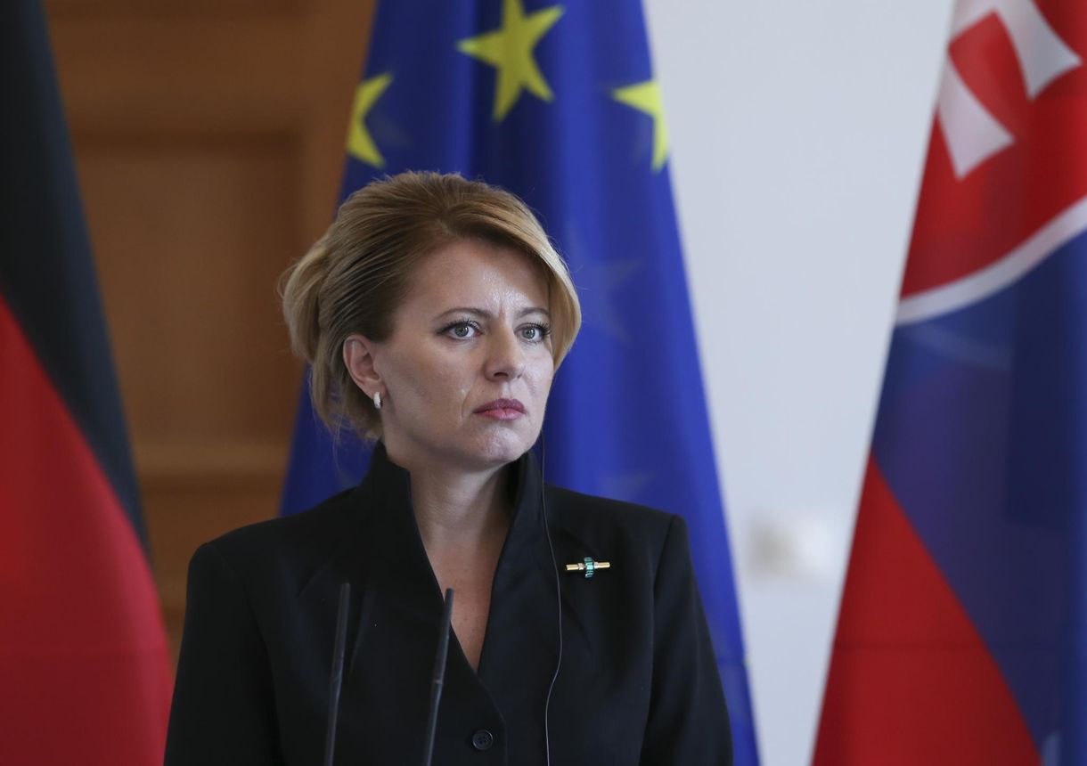Gond nélkül érkeznek a migránsok Szlovákiába, az államfő beszélni akar Novákkal