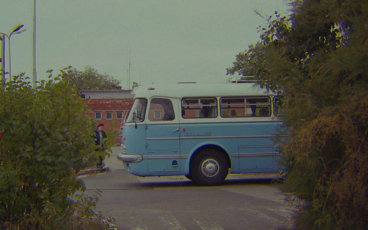 Régen buszok ezrei gördültek ki, ma róka fut át az Ikarus gyárudvarán – videó