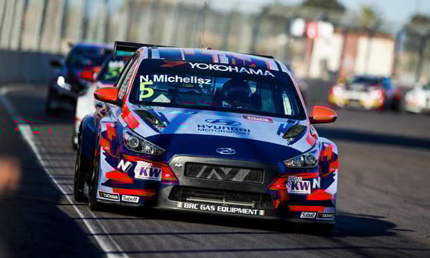 Győzött Michelisz a zöld pokolban 