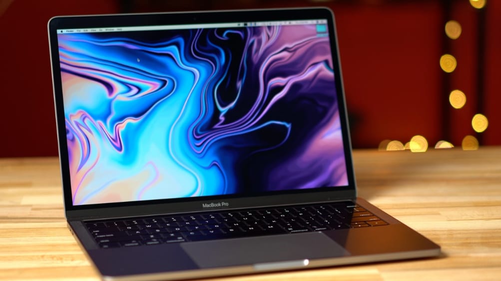 Hatalmas Macbook Prót és még annál is nagyobb 6K-s monitort dobhat piacra az Apple