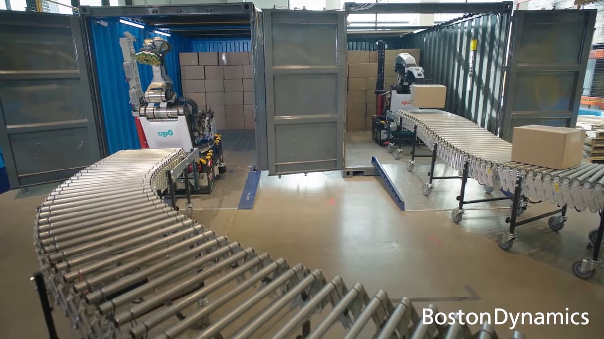 Táncolni ugyan nem tud, de ügyesen pakolja a dobozokat a Boston Dynamics új robotja