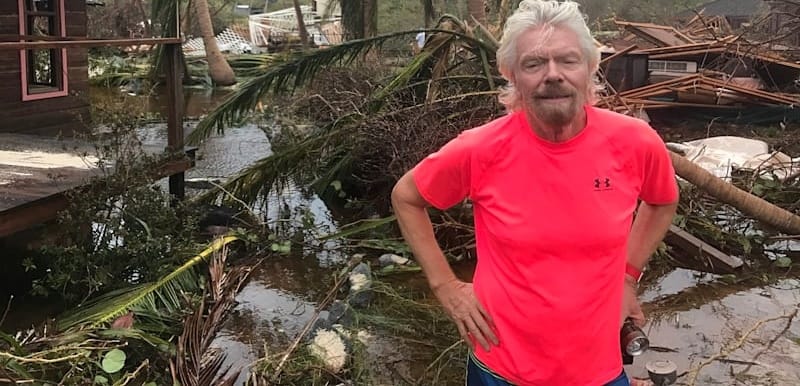 Richard Branson túlélte a hurrikánt, és most megmutatja a pusztítást
