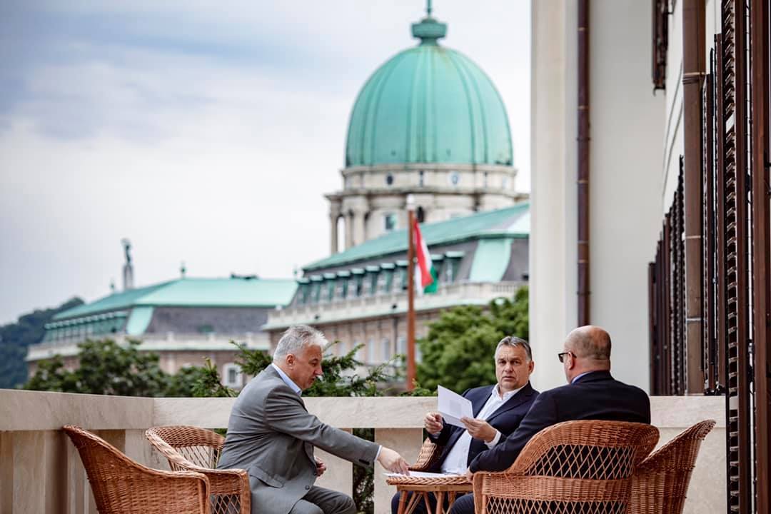 8,7 milliós ülőgarnitúra kerül Orbán Viktor teraszára a Karmelitában