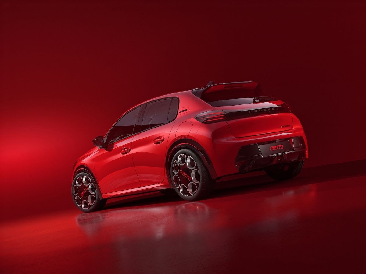 Visszatért a sportos Peugeot 208 GTi – egy kis e-betűvel a hátulján