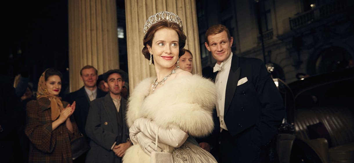 Elárverezik A korona filmes relikviáit, Erzsébet királynő koronázási palástjára és Diana bosszúruhájára is lehet licitálni
