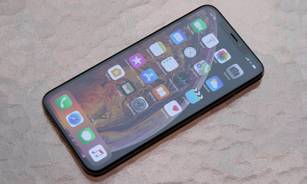 Samsung-telefonokat reklámoznak, no de miért iPhone-nal?