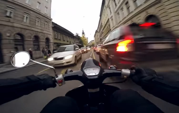 Jönnek az új rendszámok, de a robogókon továbbra sem lesz – itt a válasz, hogy miért