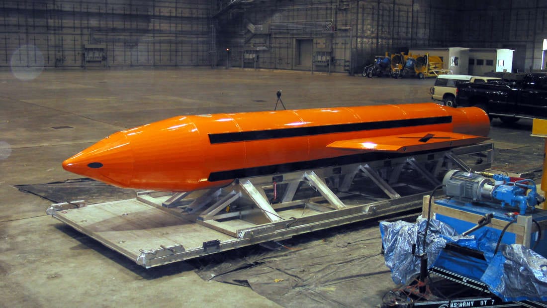 Ezért olyan halálos az USA 10 tonnás bombája, amit az Iszlám Államra dobtak