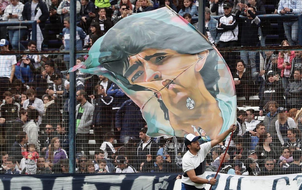 Maradona holttestével fotózkodtak, posztolták is a képeket 