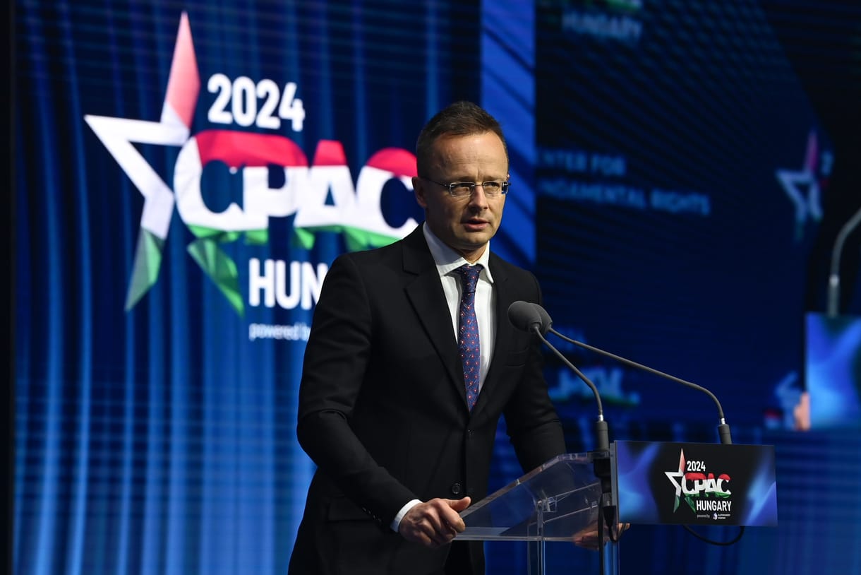 Tescós táskában nem lehet földgázt szállítani – magyarázta az orosz energiafüggőséget Szijjártó a CPAC-en