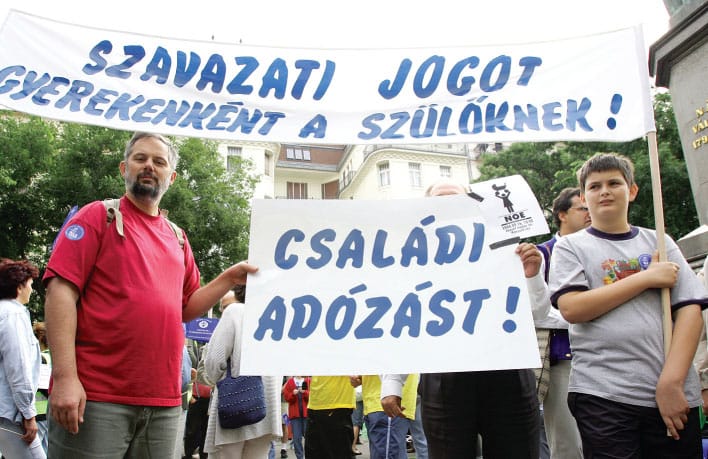 Családi kedvezmény: mennyi jár házasoknak, élettársaknak? – új kalkulátor