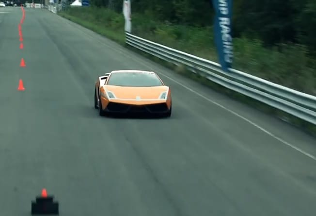 Videó: 400 km/órával repesztett a kétezer lóerős Lamborghini
