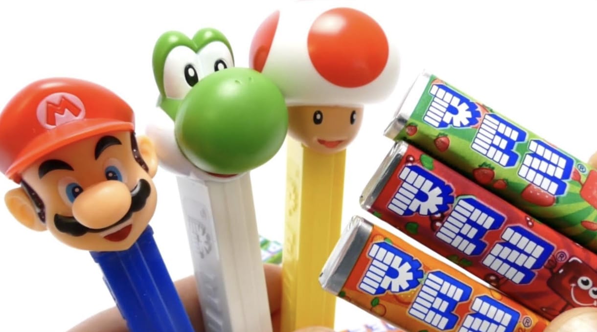 Mario, Minnie egér és Vilmos herceg – egy dolog biztosan közös bennük: mindannyiukról készült PEZ cukorkaadagoló