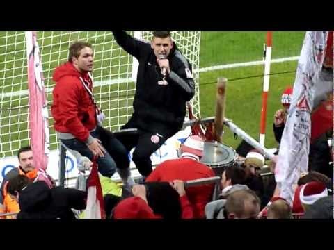 Szalai Ádám kimászott énekelni az őt éltető szurkolókhoz - videó