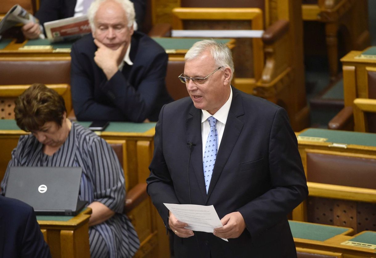 50 nap intenzív osztály után üzeni a KDNP-s képviselő: Ennek a vírusnak a fele sem tréfa!