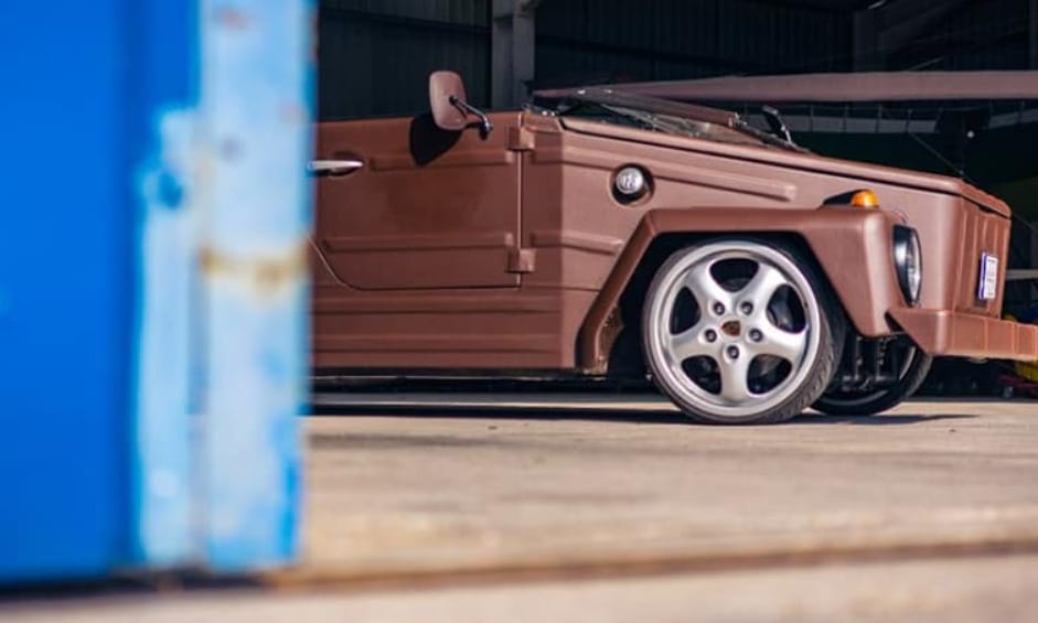 Külföldön is felfigyeltek a bőrbe varrt magyar Volkswagen csapatszállítóra