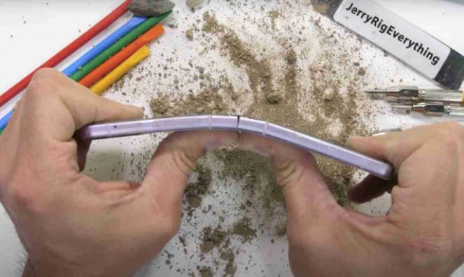 Egy elég extrém tesztből derül ki, hogy a Galaxy Z Flip3 is szívós jószág – videó