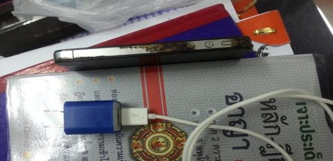 Halálos áramütés iPhone 4S-től, annak töltése közben