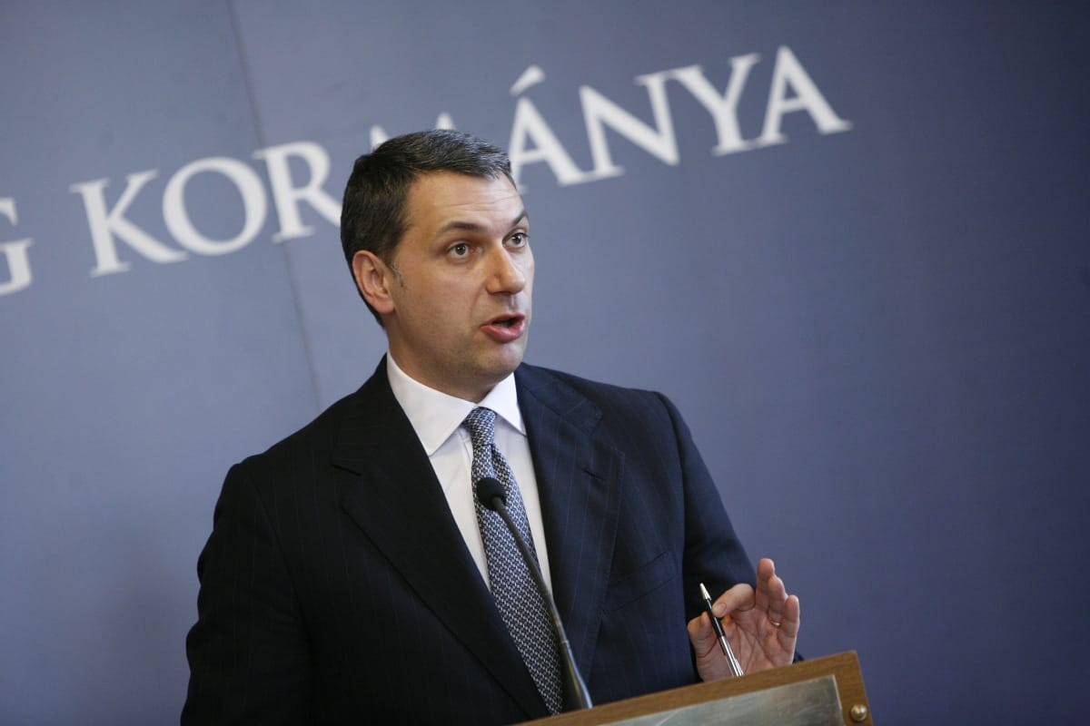 Lázár: aki a Balatonhoz megy, az nem vásárol, hanem pihen