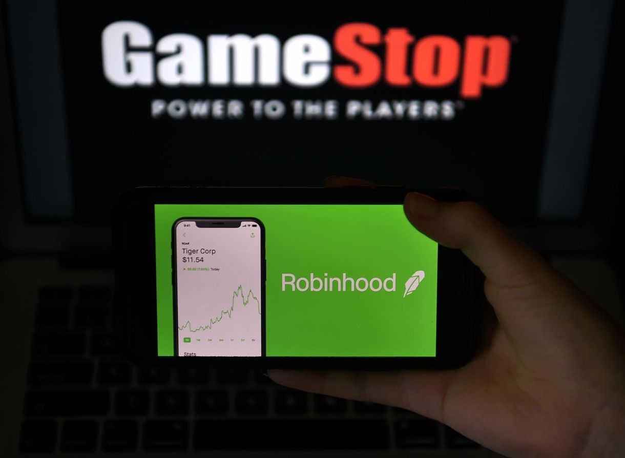 Újra kereskedhetnek GameStop-részvényekkel kedvenc alkalmazásukon a Reddit brókerei