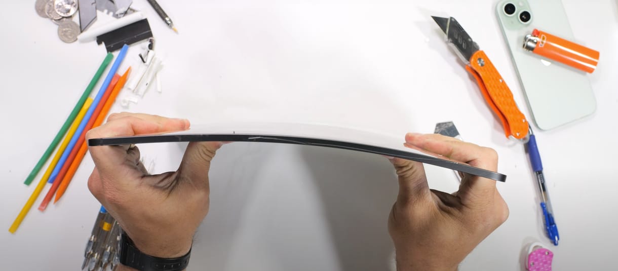 Meggyötörték az új iPad Prókat, kiderült, milyen könnyen hajlik az Apple 5,1 milliméter vékony táblagépe