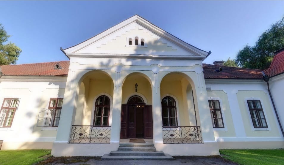 A szarvasi önkormányzat megszerezné a kastélyt, amelyet Lázár Jánosék privatizálni akarnak
