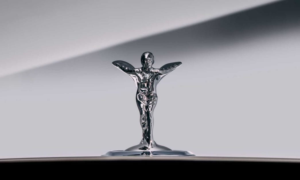 Megújult a Rolls-Royce 111 éves orrdísze