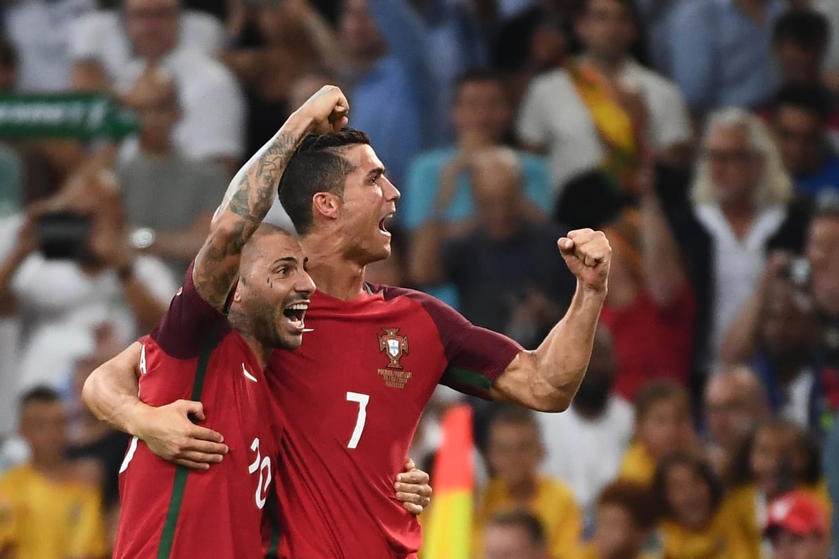Nem játszott jól Portugália, de tizenegyesekkel bejutott az elődöntőbe
