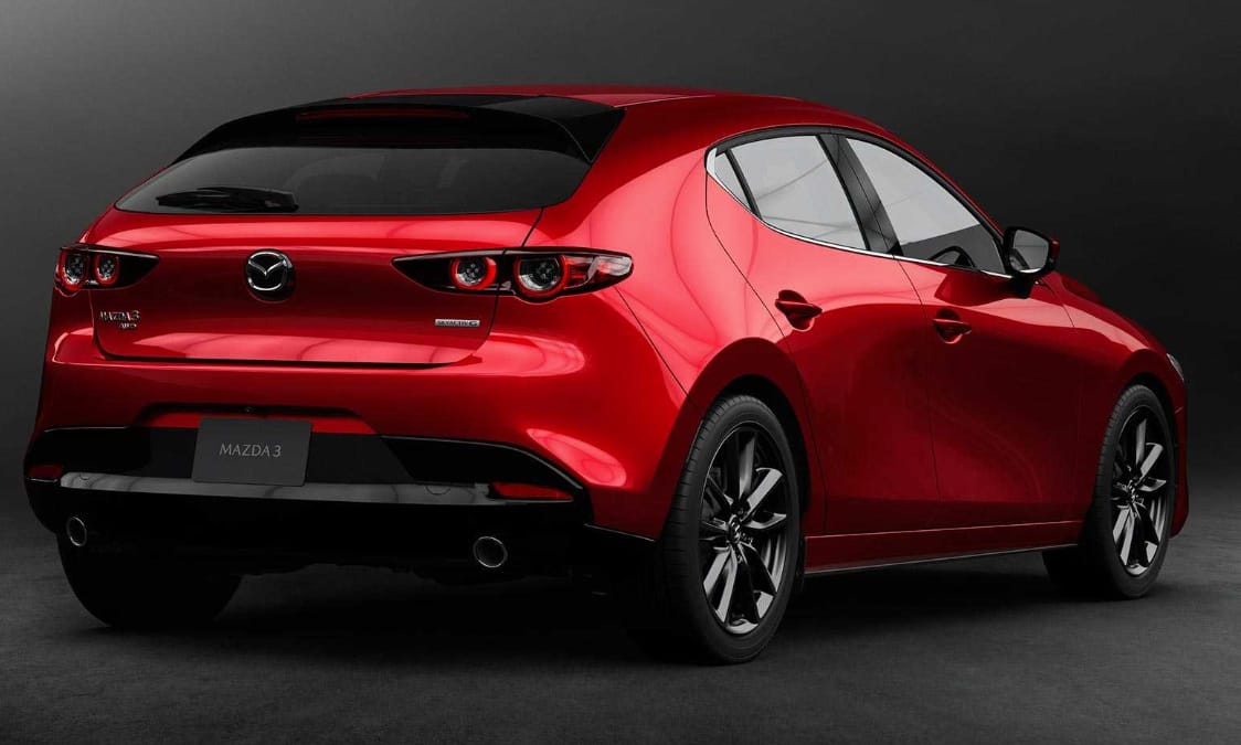 Itt az új Mazda 3, ami elmossa a határt a benzines és dízeles autók között