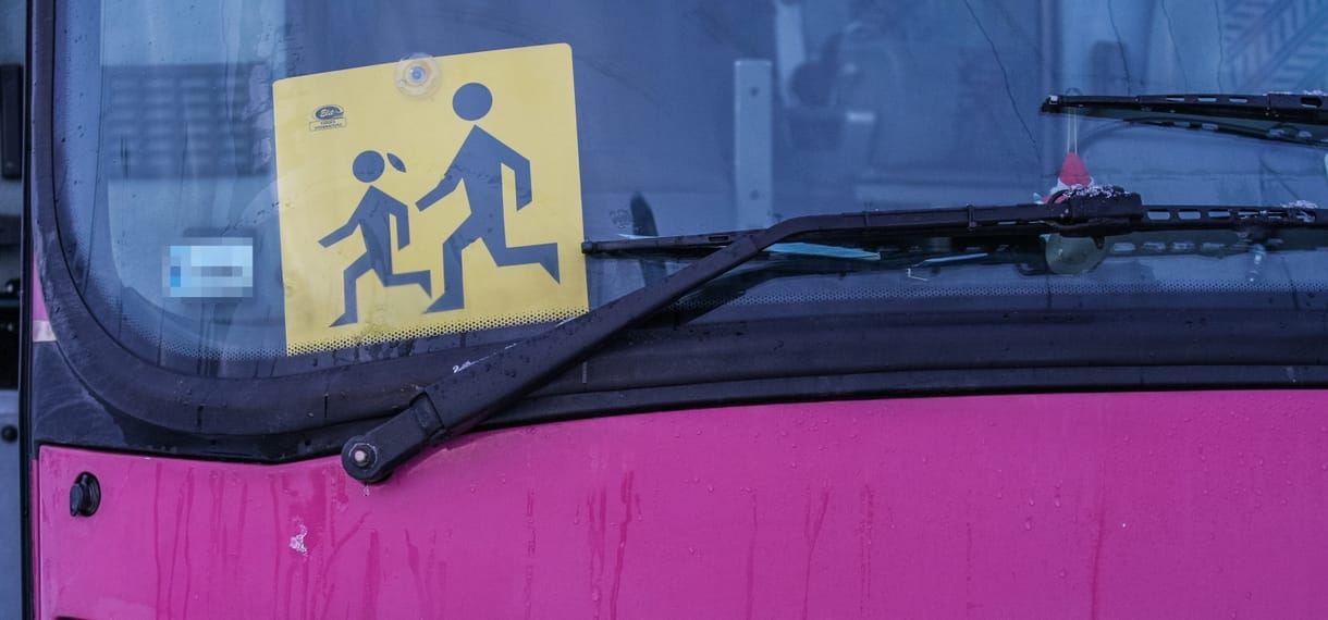 Mielőtt a gyerek felszáll a buszra
