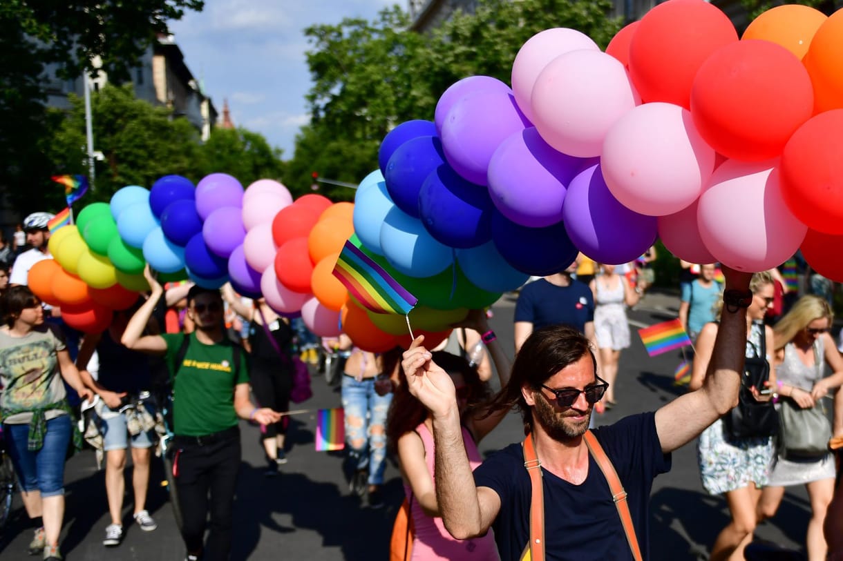 33 ország nagykövetsége állt ki a 24. Budapest Pride mellett