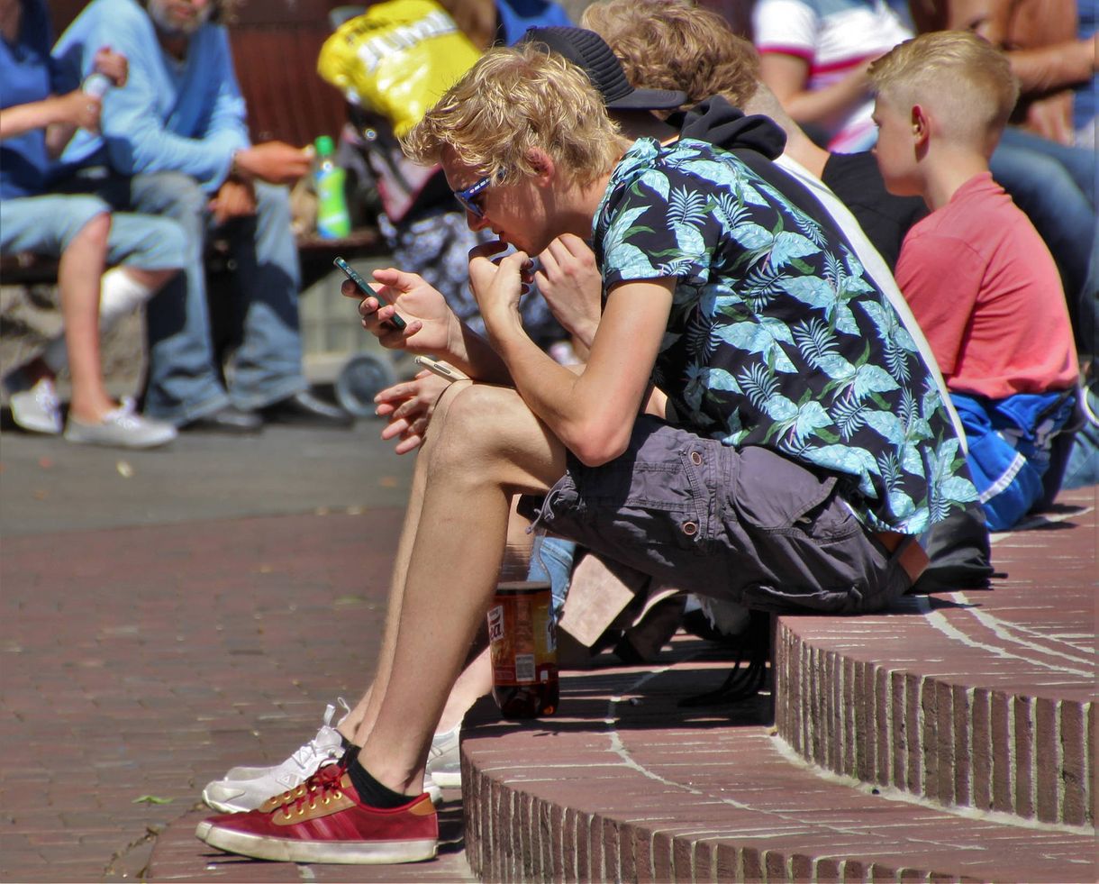 Megjött az új uniós diákigazolvány, ezt a telefonról lehet bemutatni