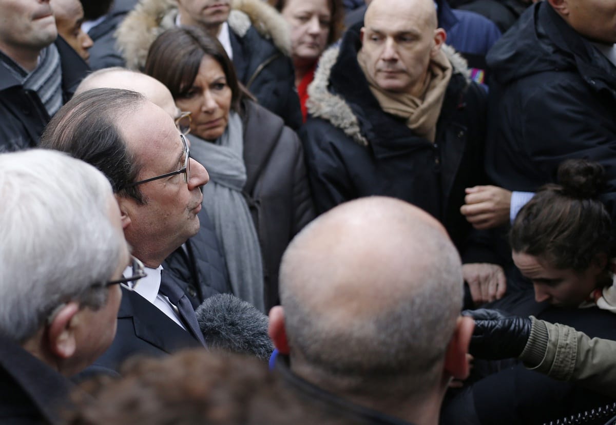 A terrortámadás után irtózatosan nőtt Hollande és Valls népszerűsége