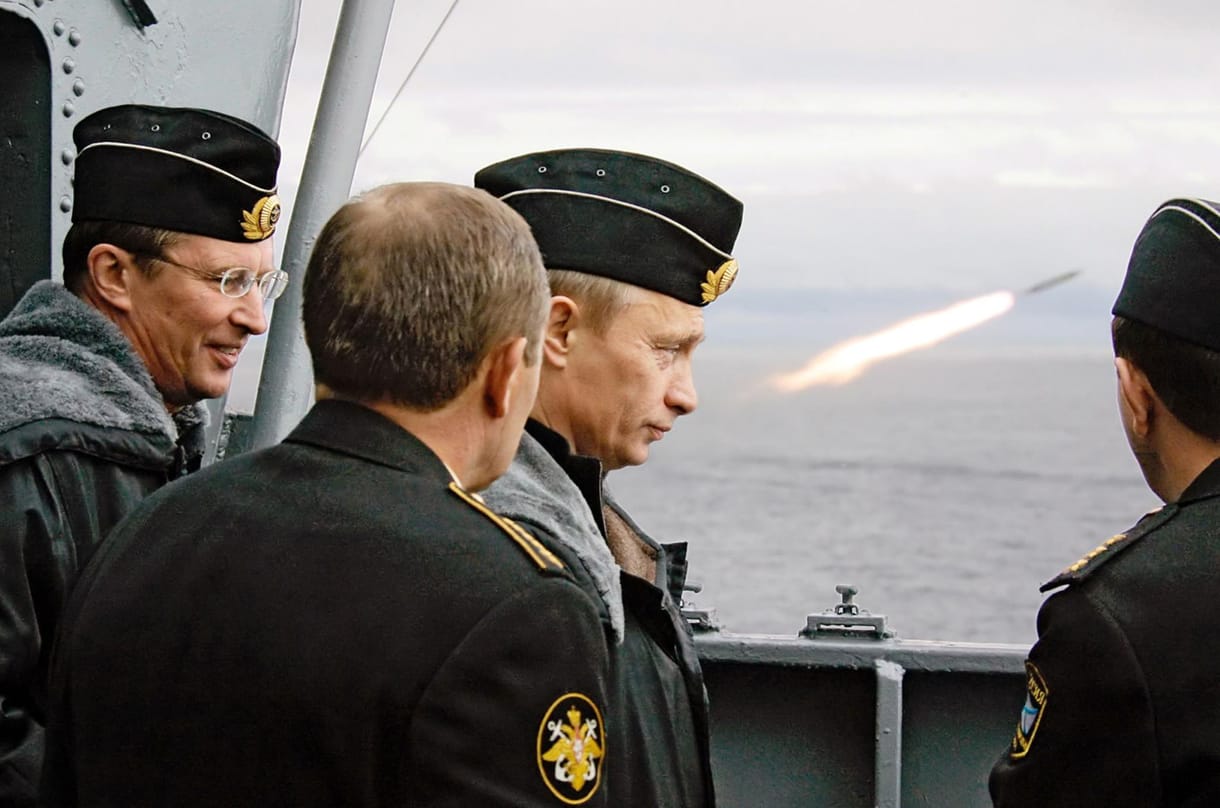 Putyin aláírta az atomfegyverekről szóló utolsó orosz-amerikai szerződés meghosszabbítását