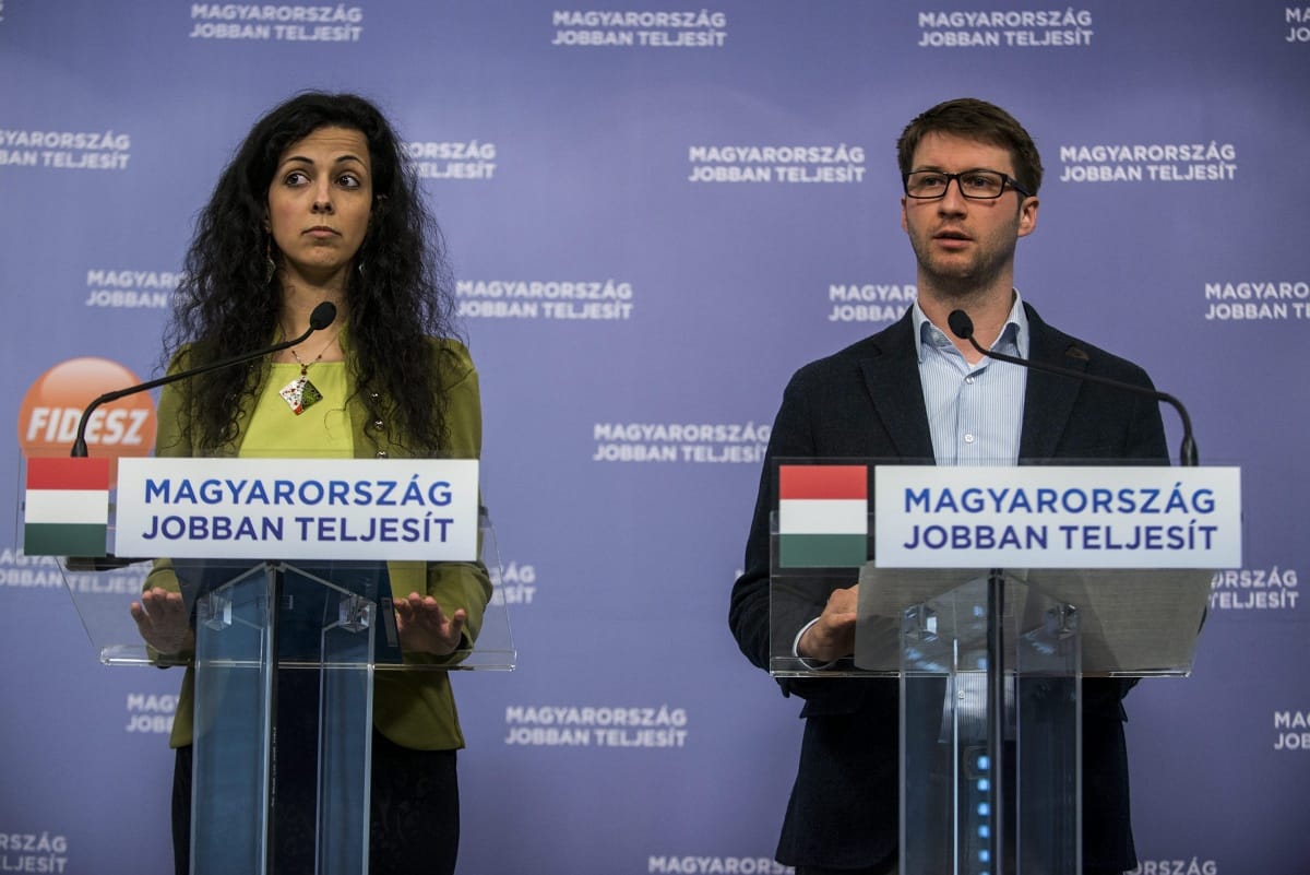 A Fidesz Péterfalvitól is megvédi a provokátorfigyelőt