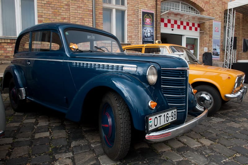 100 éve lehet taxizni Budapesten