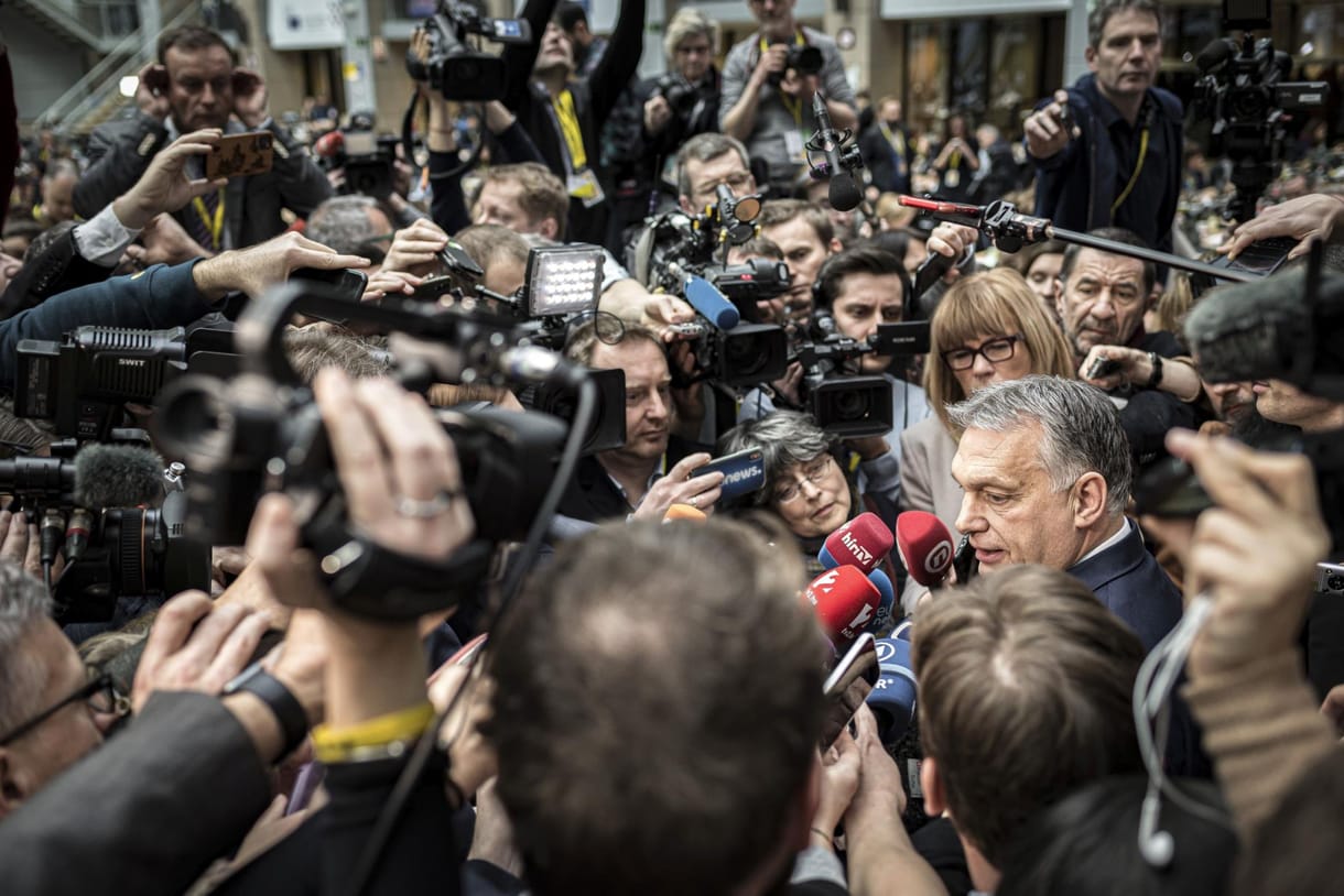 Neue Zürcher Zeitung: Orbán pontosan tudja, meddig mehet el az unióban