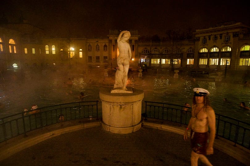 Bikinis dagonya a csillagok alatt