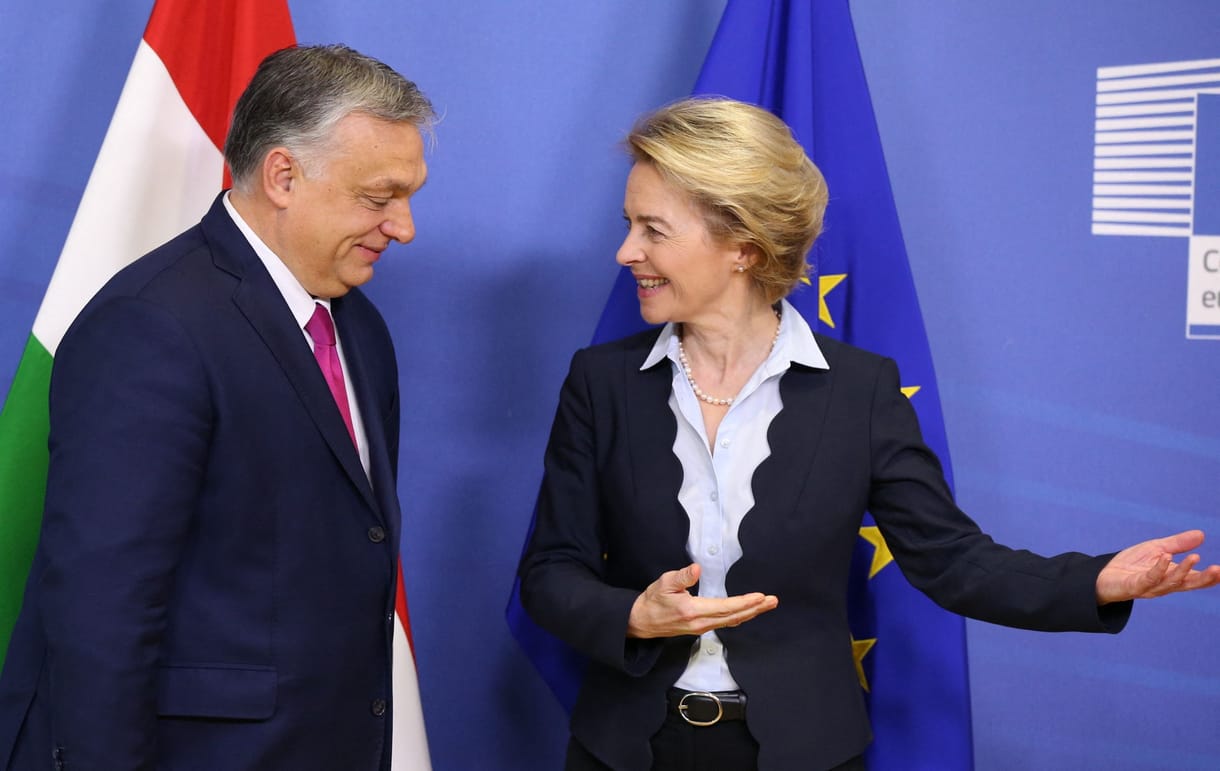 NZZ: Az EU húzza a rövidebbet a magyar és a lengyel kormánnyal szemben