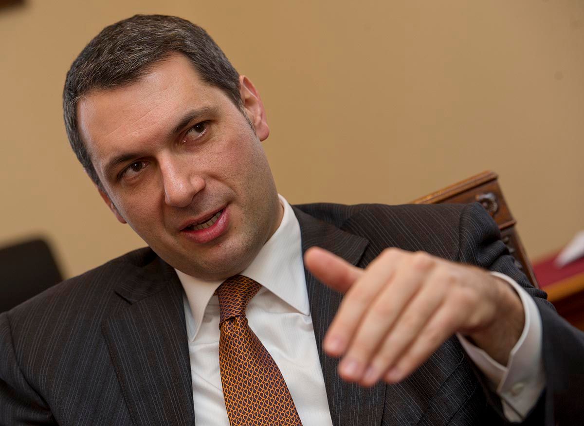 Egri Fidesz-dzsembori: osztozkodás, Erste-turbulencia és éles bérharc