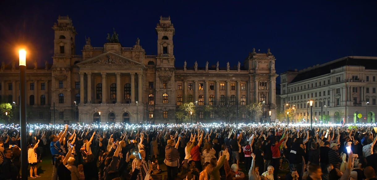 „Ha a Fidesznek van becsülete, új választást ír ki” - a tüntetők a jövő héten folytatják