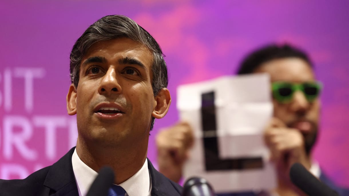 Brit választások: Rishi Sunak gratulált a munkáspárti Keir Starmernek