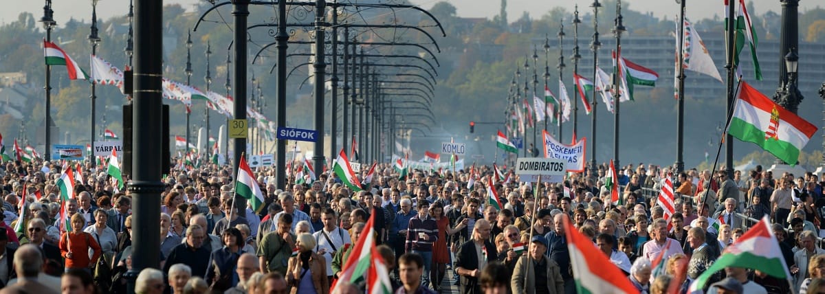 Bajnai évértékelőjével egy időben értékelik az országot a békemenetesek