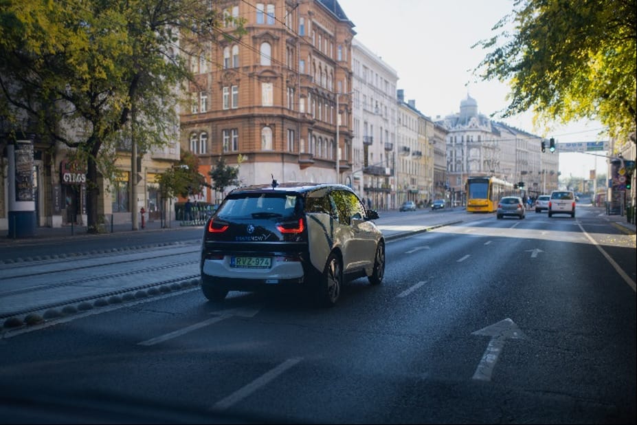 Nem kell kitiltani az autókat, elég, ha lassítják azokat