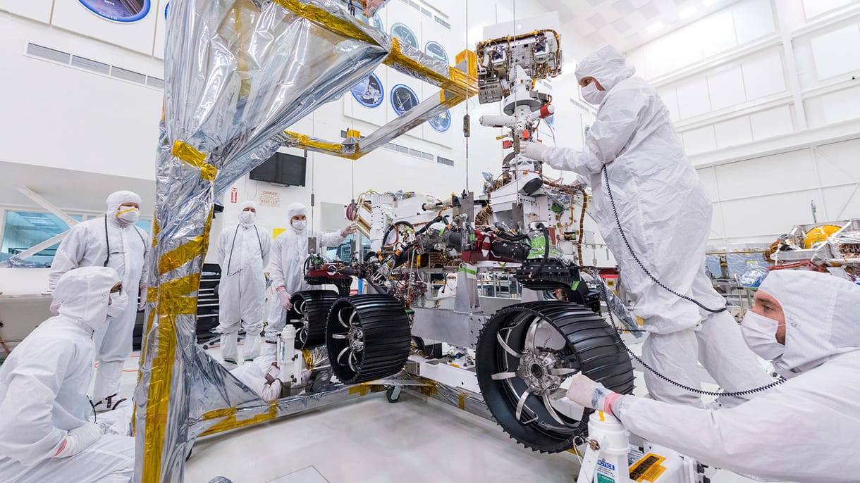 Speciális kerekeket kapott a NASA Mars-járója, ilyennel gurul majd a Mars felszínén