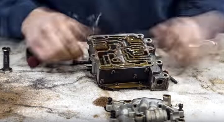 Videó: Ilyen varázsvilág belülről egy automata váltó