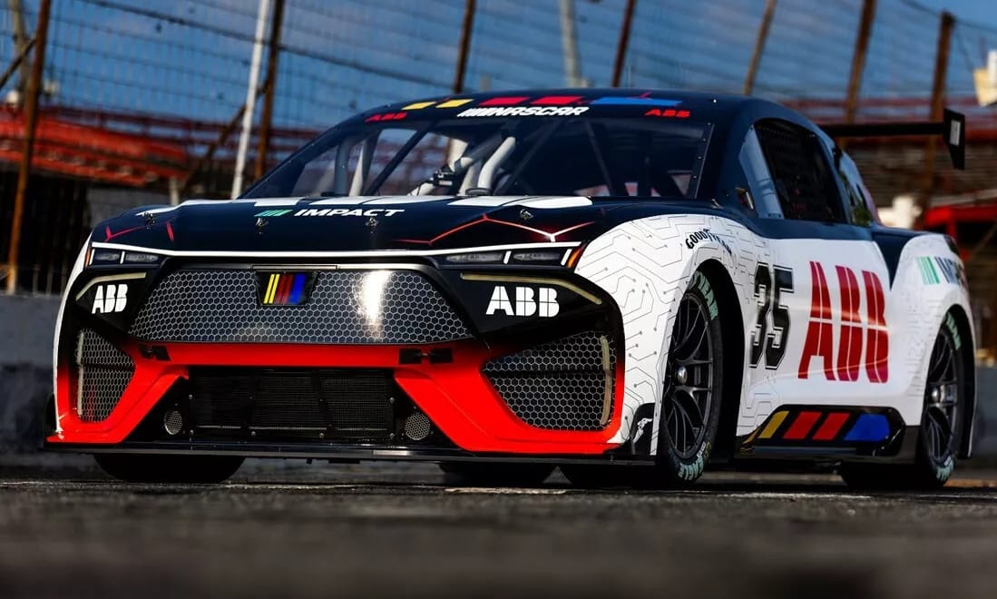 A legújabb Nascar autó már hangtalan, 3 motorja van és közel 1400 lóerős
