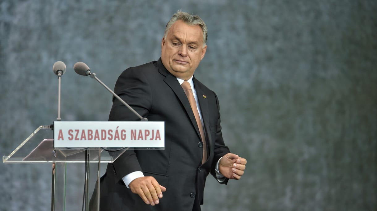 Orbán: Az alkotmány tiltja a koronázást